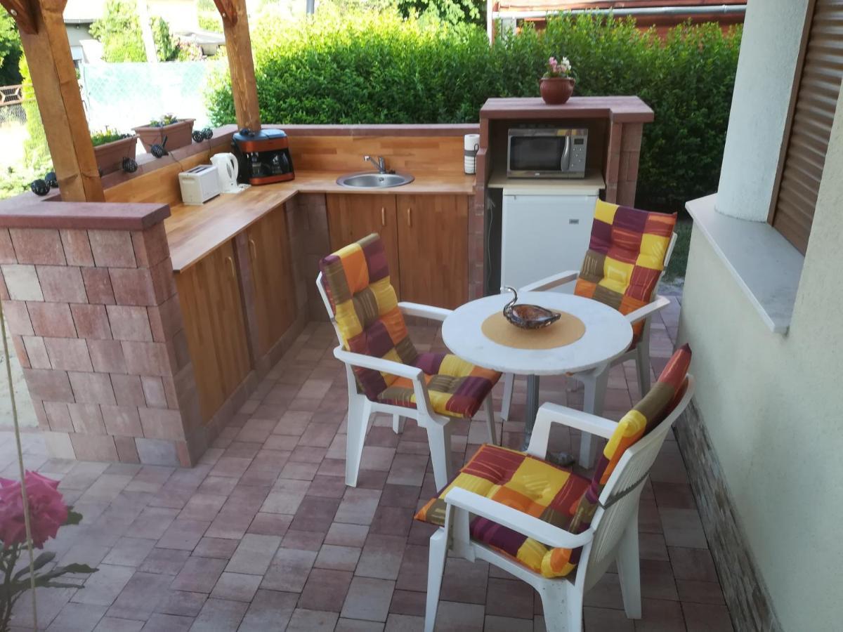 Betty Apartman Balatonfůzfő Exterior foto