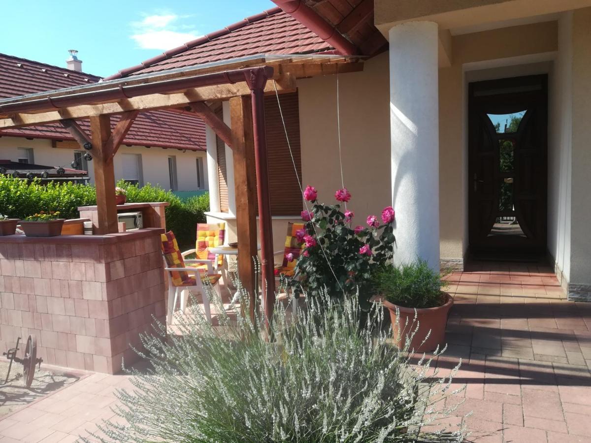 Betty Apartman Balatonfůzfő Exterior foto